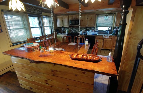 Warrensburg House | THE GREAT ADIRONDACK ESCAPE sleeps 14