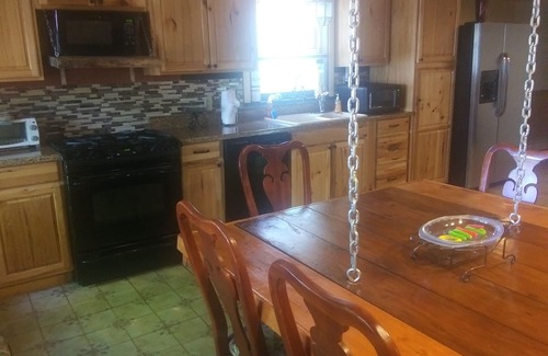 Warrensburg House | THE GREAT ADIRONDACK ESCAPE sleeps 14