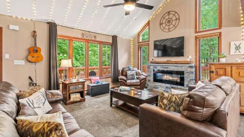 Albrightsville House | The Great Escape by AvantStay Game Room Hot Tub
