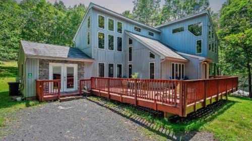 Albrightsville House | The Great Escape by AvantStay Game Room Hot Tub