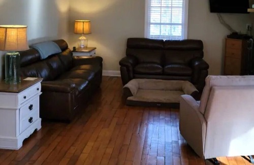 Henderson House | The GREAT ESCAPE - LAKE FRONT, PET FRIENDLY!