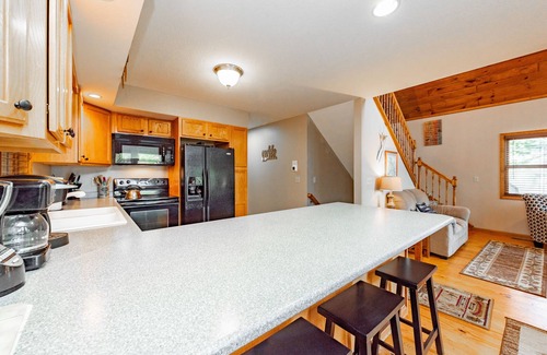 Oakland House | The Great Outdoors: Lakefront, Private Dock, Hot Tub, Pool Table!