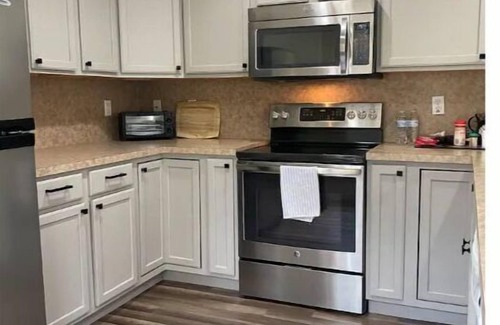Pocono Summit House | The Great Pocono Escape! Spacious, great for families, and small groups!