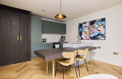 West Hampstead Apartment | The Green Balcony Flat in West Hampstead