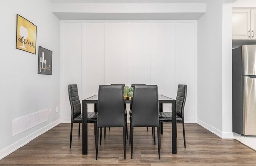 Ottawa Division House | The Green Bohemian: 3-bedroom furnished mid-term rental, 3mins to CanTire Centre