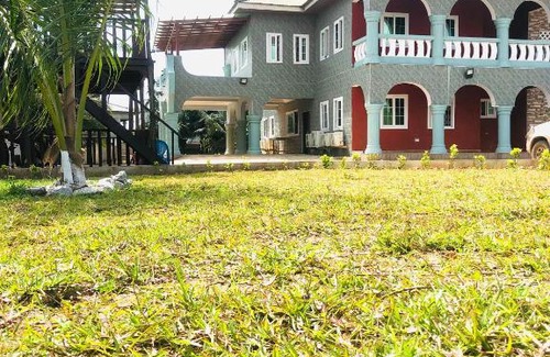 Elmina Cabin | The Green Condo