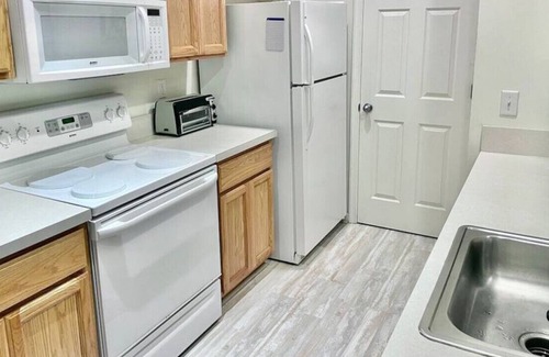Villages of Five Points Condo | The Green House! 2Bd 2Ba Condo Villages of 5 Pts Pool!