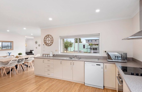 Portarlington House | The Green House - Spacious retreat just a short stroll from Portarlington's town centre.
