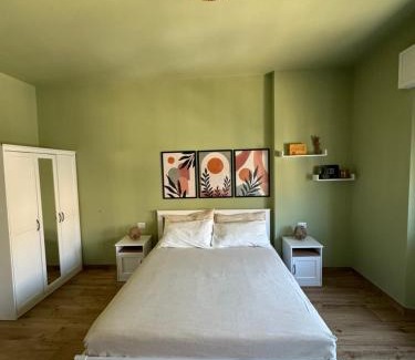 Is Mirrionis House | The Green Room