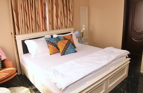 Nungua Hotel | The Green Royal Hotel