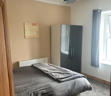Llanelli Bed & Breakfast | The Greenfield Inn Guest House