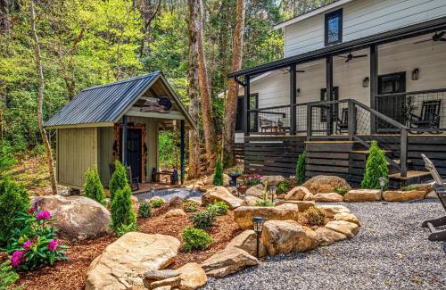 Rocky Grove House | The Greenhouse NEW - 450ft to Trailhead