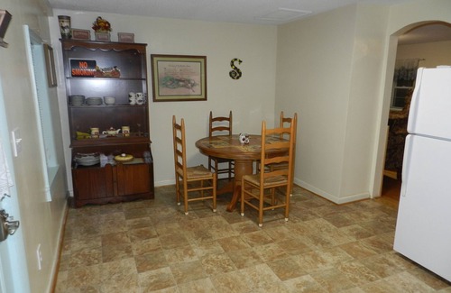 Wilson Creek Cottage | The Grey Cabin at Highland Hideaways