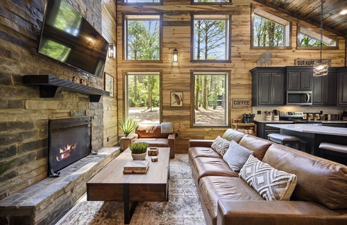 Pickens Cabin | The Grey Escape - Cozy Farmhouse w/ 3 King Suites + Loft Near ATV/UTV Trails