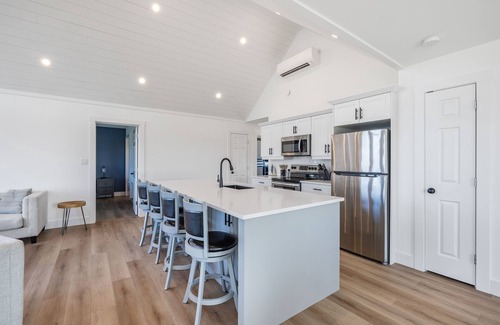 Granville House | The Grey Oak, located in beautiful North Granville!