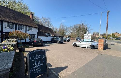 Chalfont St Peter Hotel | The Greyhound Inn