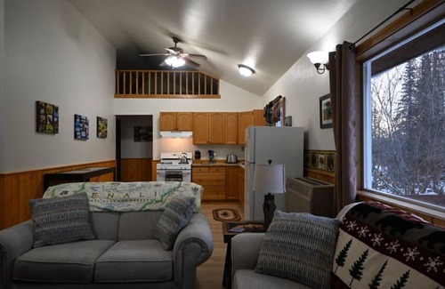 Trapper Creek Cabin | The Grizzly Den Cabin