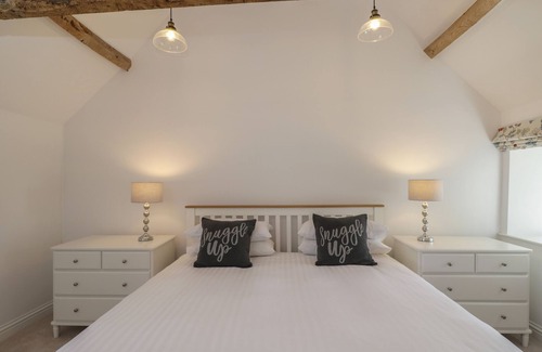 Malmesbury Cottage | THE GROOMS FLAT, romantic, character holiday cottage in Sherston
