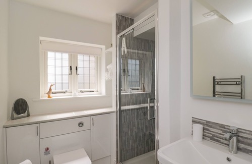 Malmesbury Cottage | THE GROOMS FLAT, romantic, character holiday cottage in Sherston