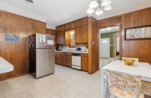 Fort Worth Cultural District House | The Groovy Casa, Walk to Dickies Arena & Will Rogers
