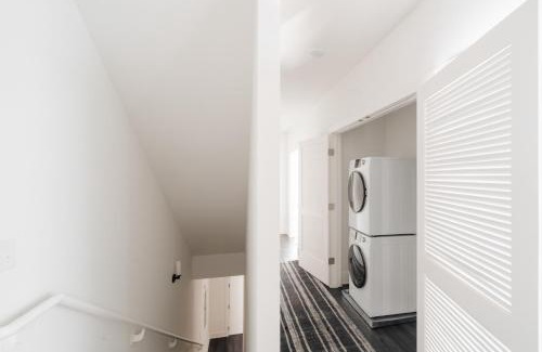 Music Row Apartment | The Grove 4 by AvantStay Ideal Music Location