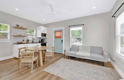 Fredericksburg Cottage | The Grove-c With Hot Tub - Walk to Main Street