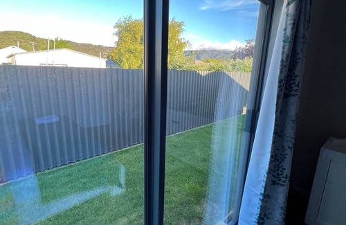 Lower Hutt House | The Grove - Charming Private Guest Suite