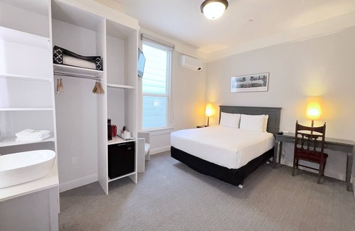 Western Addition Hotel | The Grove Inn