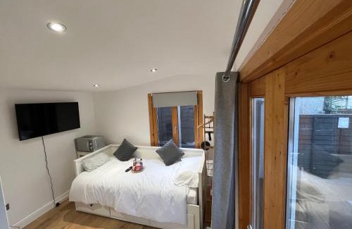 Barnehurst Apartment | The Grove self-contained Garden Suite