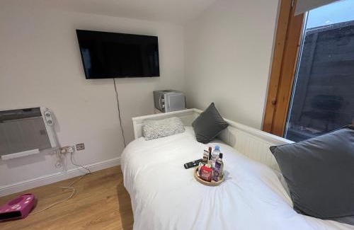 Barnehurst Apartment | The Grove self-contained Garden Suite