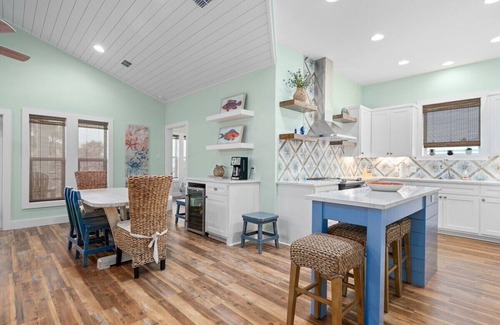 Port Aransas House | The Gruene Escape- Private Pool|4 BDR Luxury Home!