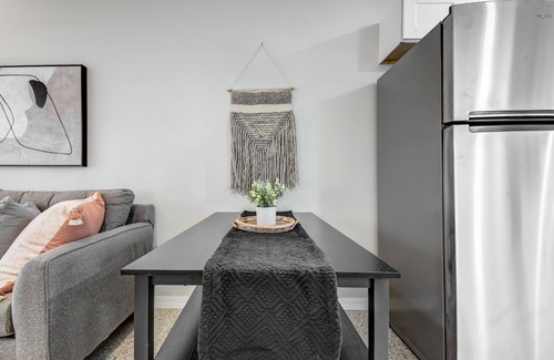 Tropic House | The Guava House - Coastal Arts District Getaway