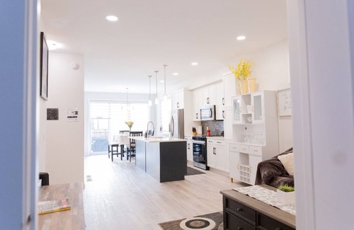 Winnipeg House | The Guest Expertise – Where Elegance Meets Comfort in a 5BR Luxury Retreat