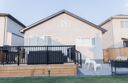 Winnipeg House | The Guest Expertise – Where Elegance Meets Comfort in a 5BR Luxury Retreat