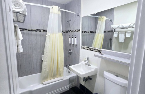 Central San Pedro Hotel | The Guest Harbor Inn - Port of Los Angeles San Pedro