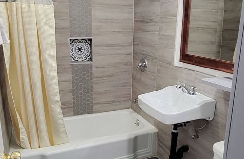 Central San Pedro Hotel | The Guest Harbor Inn - Port of Los Angeles San Pedro