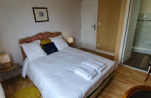 Douville-en-Auge Bed & Breakfast | The Guest Rooms of the White House N°2