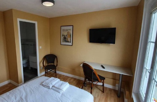 Douville-en-Auge Bed & Breakfast | The Guest Rooms of the White House N°2