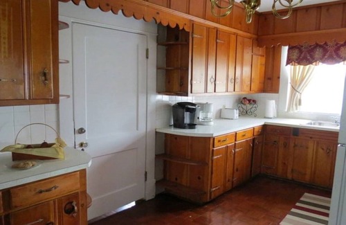 Lancaster House | The Guesthouse - Lancaster, KY