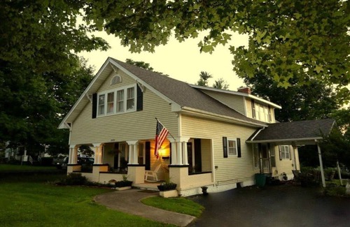 Lancaster House | The Guesthouse - Lancaster, KY