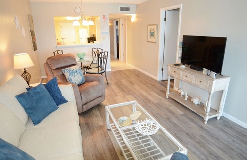 Gulf Shores Condo | The Gulf Tower 5B | Budget Friendly Beachfront Unit
