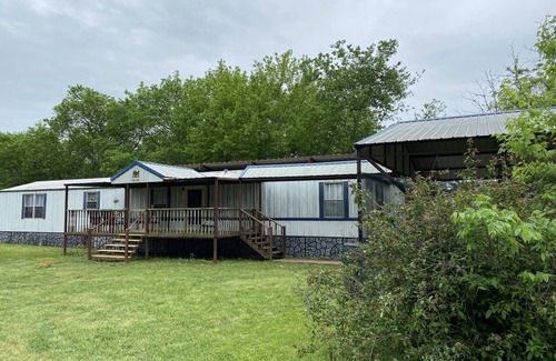 Kingston House | The Hacienda~ A Simple Home~5 minutes from Lake Texoma!