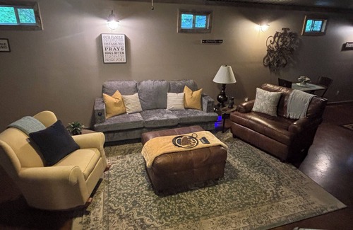 Kingston House | The Hacienda~ A Simple Home~5 minutes from Lake Texoma!