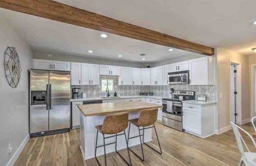 Show Low Cabin | The Hairy Cow | Modern Mountain Getaway!