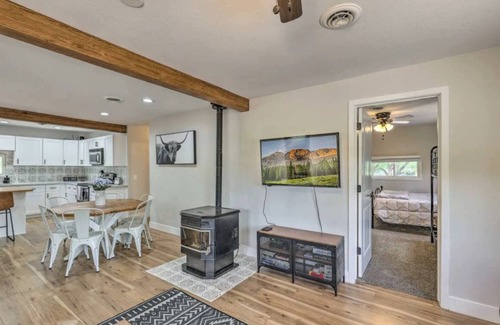 Show Low Cabin | The Hairy Cow | Modern Mountain Getaway!