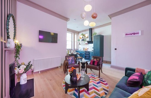 Bristol Old City Apartment | The Half Angel - 1 Bedroom Apartment in Central Bristol by Mint Stays