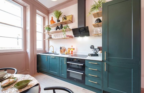Bristol Old City Apartment | The Half Angel - 1 Bedroom Apartment in Central Bristol by Mint Stays