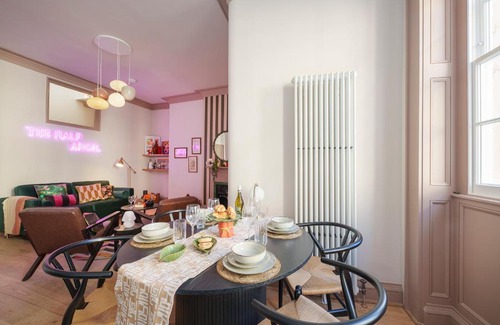 Bristol Old City Apartment | The Half Angel - 1 Bedroom Apartment in Central Bristol by Mint Stays