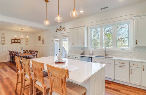 Heber Springs House | 'The Hamilton Heber Springs' Home w/Hot Tub!
