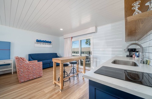 Rockwell Hotel | The Hamilton - Lakefront & Studio Suites, Hot Springs